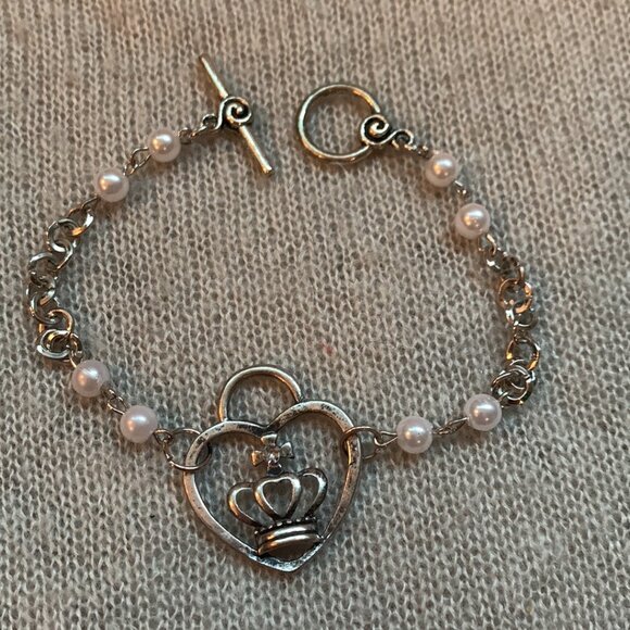 Trio Necklace Bracelet & Earrings - silver tone crowns white pearls - Picture 12 of 13